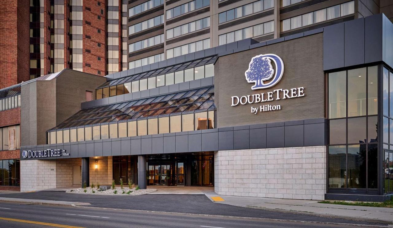 Doubletree By Hilton Windsor, On Hotel Exterior photo