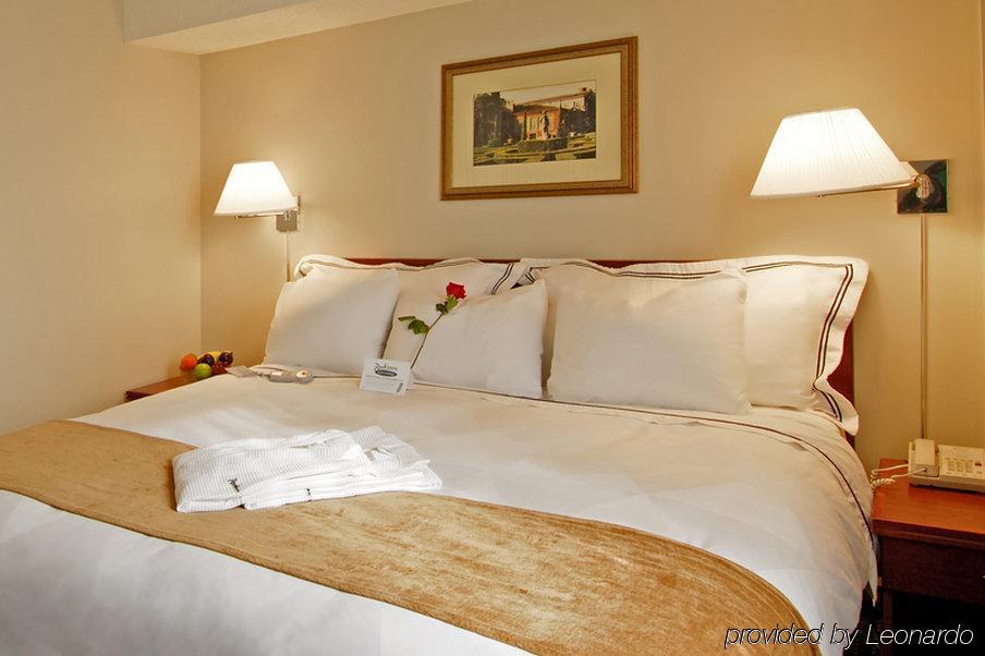 Doubletree By Hilton Windsor, On Hotel Room photo